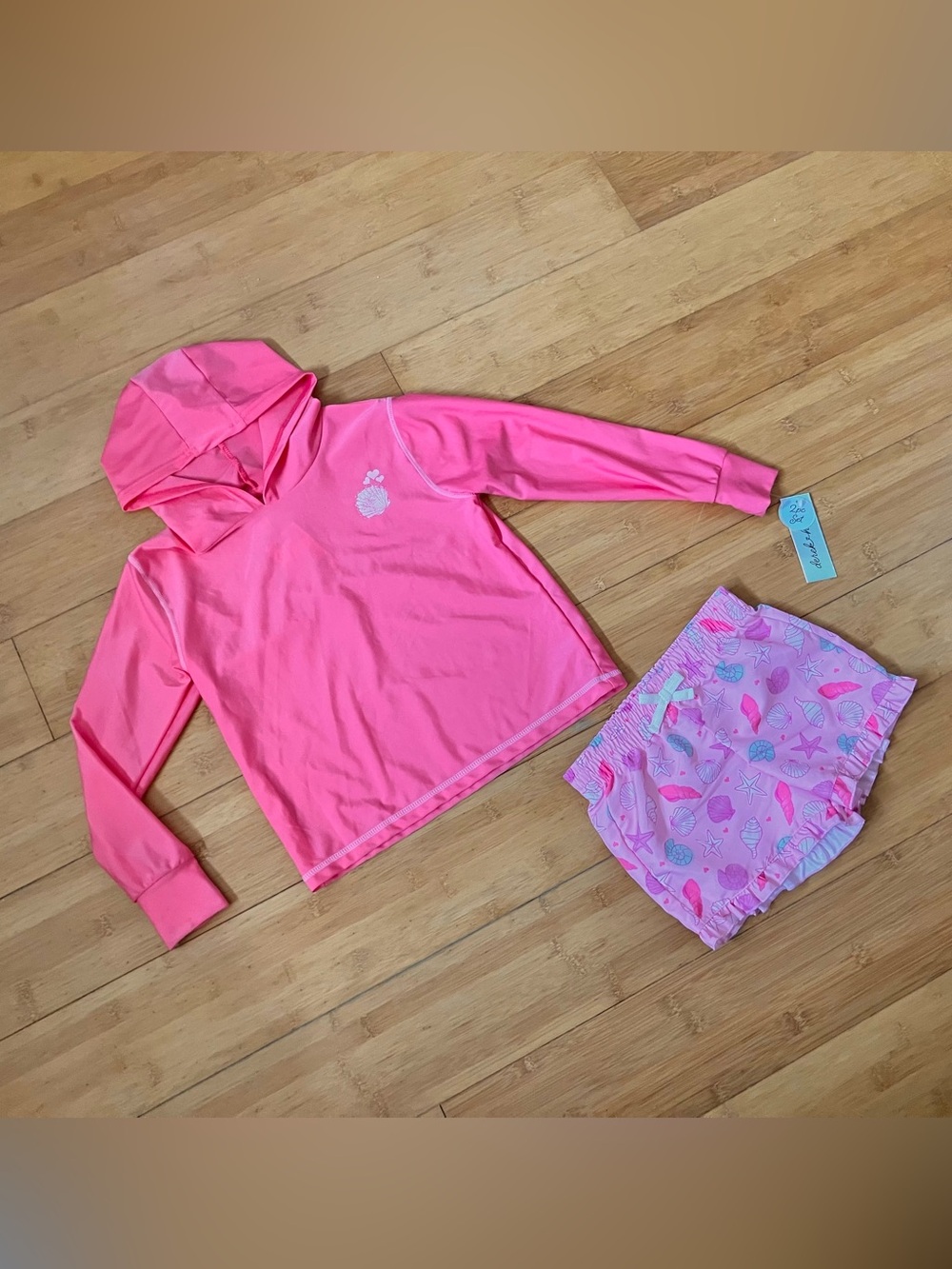 NWT Girls Size 6 Outfit - Rash Guard Top & Sea Shell Board Shorts Set